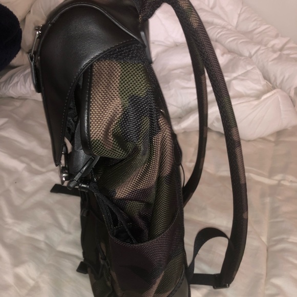 Men’s Camo Coach Backpack - Picture 4 of 4